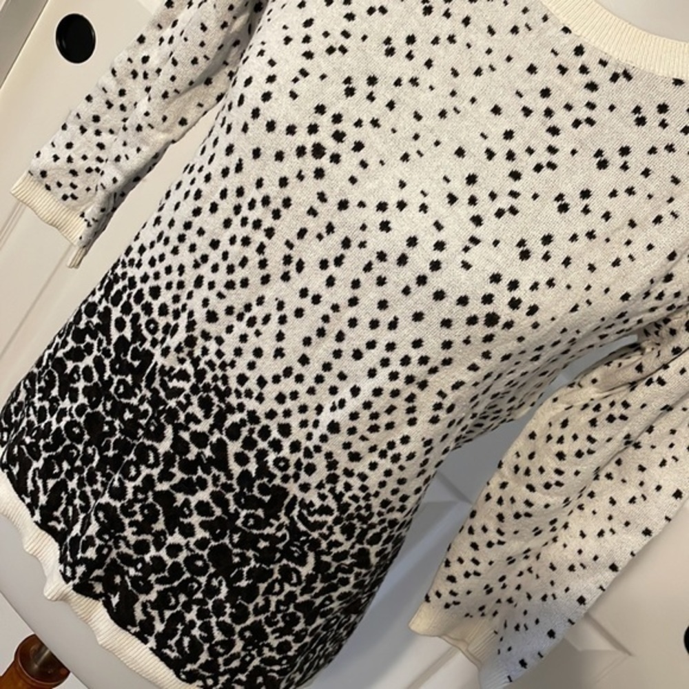 Ann Taylor black and white spotted three quarter sleeve sweater. GREAT CONDITION - Picture 2 of 6